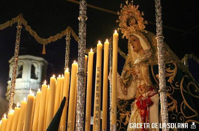 La nueva Esperanza protagonizó la procesión de la Santa Vera Cruz en La Solana