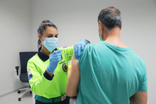 Castilla-La Mancha comienza este lunes la vacunación sin cita previa de Covid y gripe para la población mayor de 18 años