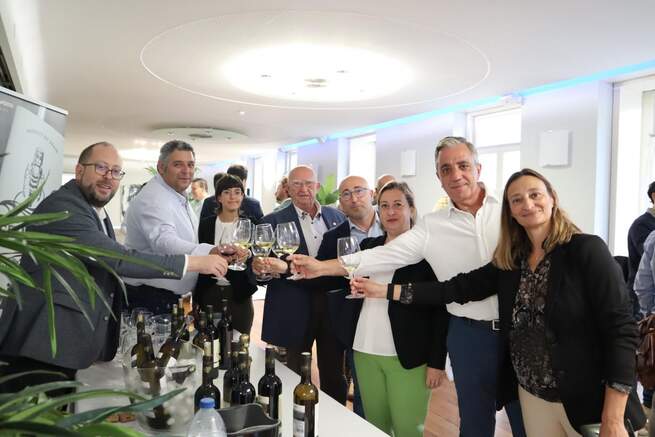 El Gobierno regional une a bodegueros y restauradores a través del vino de Castilla-La Mancha para impulsar su presencia en el sector de la hostelería