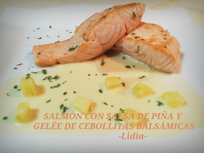 En OBJETIVO DELICIOSO  salmón con salsa de piña y Panna Cotta con crema de higos y pistachos