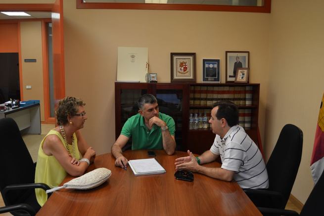 Imagen: Godoy asegura que el Gobierno de Castilla-La Mancha quiere estrechar la colaboración con la Semana Santa de Cuenca 