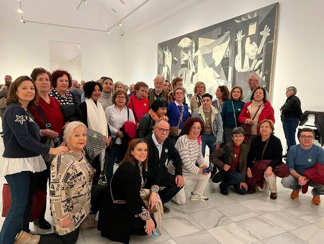 La Diputación de Albacete avanza en su objetivo de facilitar el acceso a la cultura y al arte con la visita organizada al Museo Reina Sofía para contemplar el Guernica de Picasso