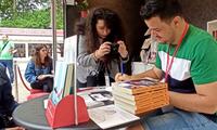 Fran López firmó en la Feria del Libro de Madrid: “Para ser feliz hay que ser valiente”