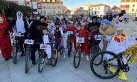 La VI Ciclalgata inunda las calles de Alcázar con carnaval y deporte