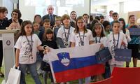 El Embajador de Eslovenia visita la Biblioteca de Quintanar para conocer a los protagonistas de los Talleres Cienlee