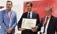 Caballero es reconocido con el premio Tastevin de Cristal de la UAES por su apoyo al sector del vino