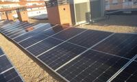 El Gobierno regional instala placas solares en edificios para personas mayores y discapacidad a fin de mejorar su eficiencia energética