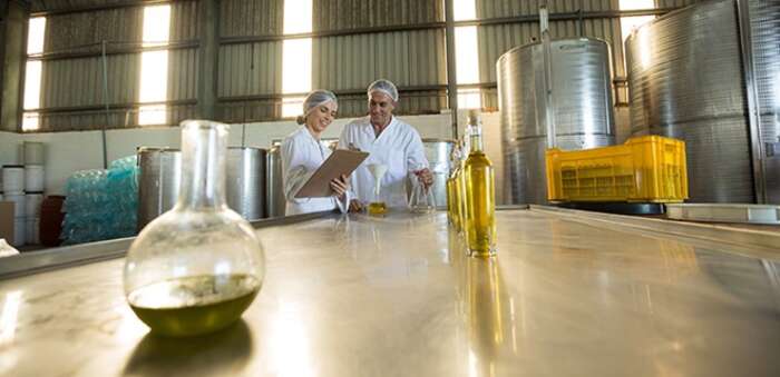 OCU denuncia el etiquetado de dos marcas de aceite de oliva virgen extra
