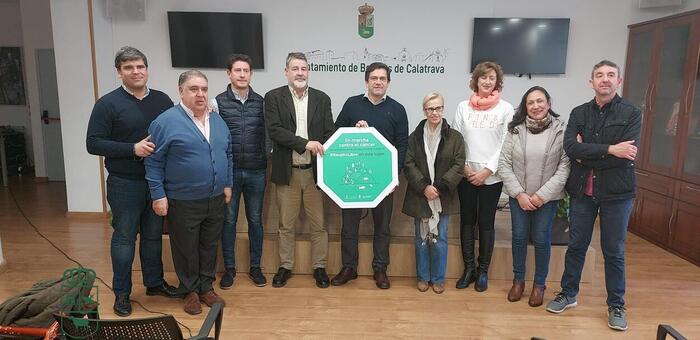 El Ayuntamiento de Bolaños y la AECC firma un convenio de colaboración para llevar a cabo el proyecto “Espacio sin humo”
