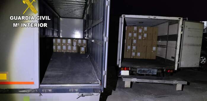 La Guardia Civil recupera 150 cajas de ropa robadas de un semirremolque estacionado en un área de descanso de la A-4