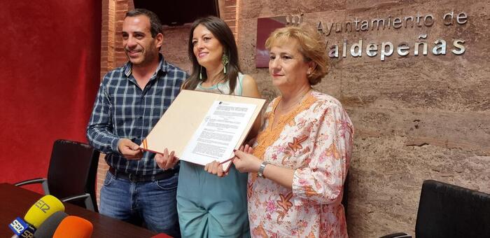 Valdepeñas renueva con AFAD su convenio de 35.000 euros para la atención de personas con discapacidad