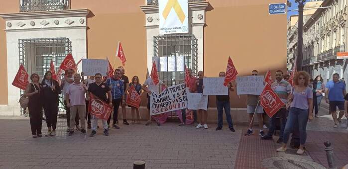 Los trabajadores del servicio de seguridad del Centro Regional de Menores Albaidel vuelven a las calles de Albacete para exigir que se atiendan sus demandas