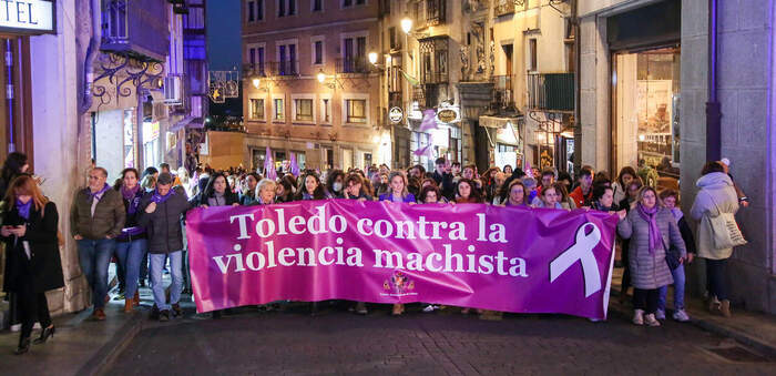 Toledo clama por el fin de la violencia machista y recuerda a las 1.171 mujeres asesinadas en España desde 2003