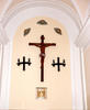 Crucificado que actualmente preside el altar mayor, lugar donde estuvo la antigua pintura de la Virgen de los Remedios